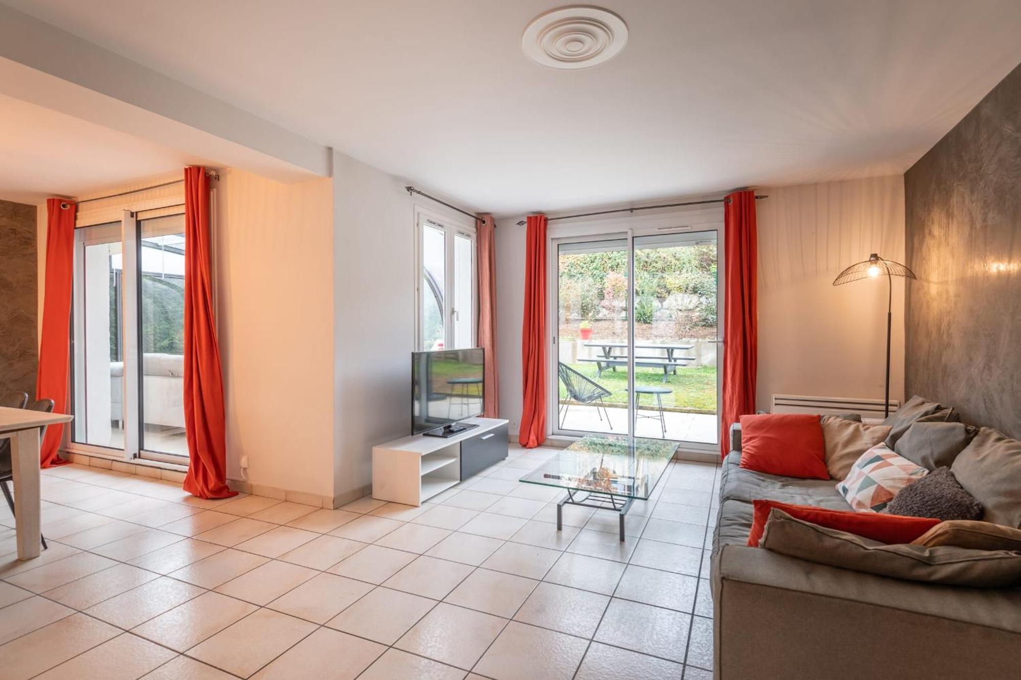 Вілла Alpiloc - Town House With Garden And Winter Lounge Аннесі Екстер'єр фото